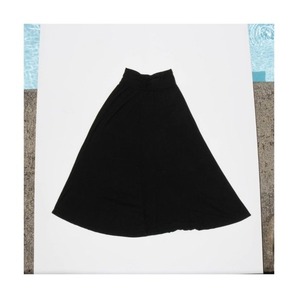 Bobeau Black Maxi Skirt - Effortless Elegance and Versatility - Picture 4 of 6